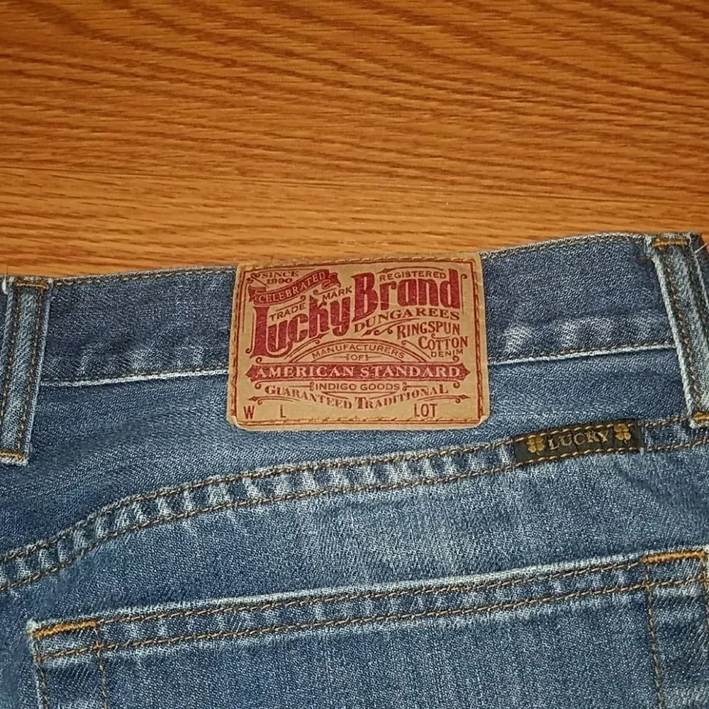 Lucky  Brand relaxed straight jeans Sz 38